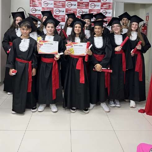 Turma de alunos preparados pelo projeto