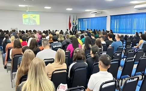 Auditório durante palestra do projeto